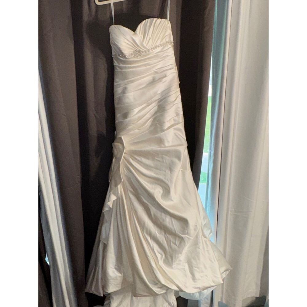 New David’s Bridal Wedding Dress Ivory Size 4 Ruched Satin Gown